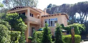 Casa única con jardín a 45 metros de la playa. BE - Palamós