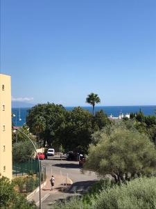 Joli grand appartement terrasse lit 180X200 vue mer 10min plages