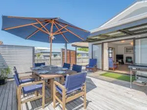 Shore Beats Work - Whangamata Holiday Home - Whiritoa