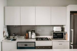 Luxury Apartment near the Airport with Sea View