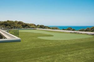 Luxury Apartment near the Airport with Sea View