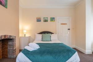 Thy Grace 3 Bedroom 2 Shower Room Central Location- Newland Ave