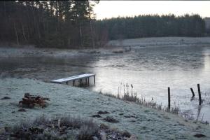 hut in the mid. of nowhere + priv pond+3 ha