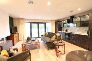 8 Tarn End Cottage, a luxurious cottage for romantic break overlooking Talkin Tarn close to Hadrians Wall