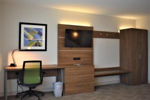 Leisure King Room - Non-Smoking room in Holiday Inn Express & Suites - Gettysburg, an IHG Hotel