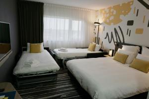 Hotels Golden Tulip Roissy Saint Witz : Chambre Supérieure avec 1 Lit Double et 2 Canapés-Lits