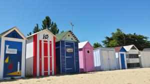 Maisons de vacances Les Amareyeurs - Ile d'Oleron - Maison classee 3 etoiles avec piscine - Clim - Velos : photos des chambres