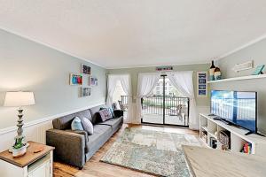 One-Bedroom Apartment room in Coastal Resort Condo - Beachfront Pool & Tennis condo