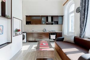 Central Location King Size Bed