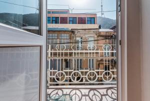 Central Location King Size Bed