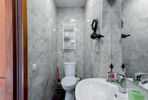 Central Location King Size Bed