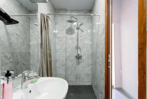 Central Location King Size Bed