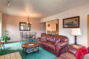 Village Penthouse At Wetterhorn Condo: Ski-InOut