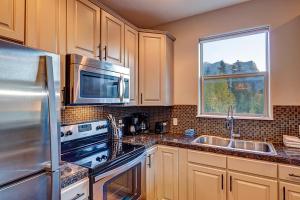Crossroads Snowshoe Townhome: Great Views, On Rec Path
