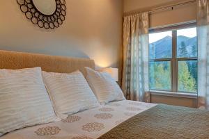 Crossroads Snowshoe Townhome: Great Views, On Rec Path