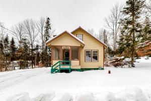 Two Bedroom House room in Blue Bear Cabin