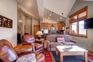 Mt. Victoria Lodge Penthouse Condo: Downtown, Hot Tub