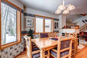 Village Townhome: Views, Location