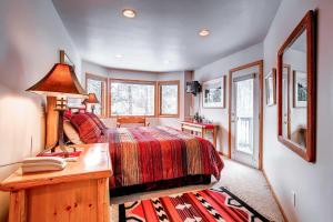 Village Townhome: Views, Location