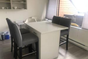 Hearthstone Lodge loft, Village centre, Private Hot tub, sleeps 6