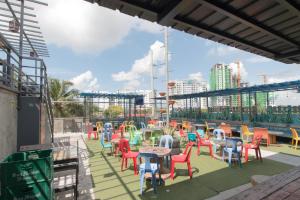 RedDoorz Plus @ Taft North Mandurriao