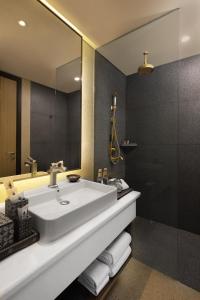 Phòng Hai Giường Đơn Loại Sang (Deluxe Twin Room)