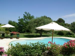 Villas Stunning villa with heated swimming pool air conditioning and large private enclosed garden : photos des chambres