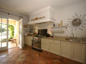 Villas Stunning villa with heated swimming pool air conditioning and large private enclosed garden : photos des chambres