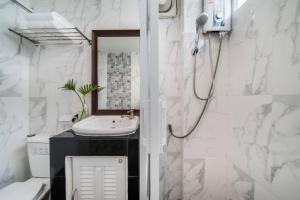 Ratchada Point Hotel