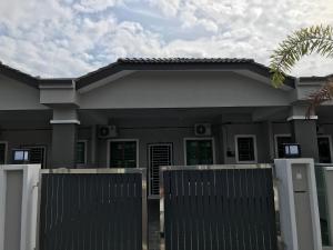 75 Cozy Home - Homestay Kluang (Gated and Guarded, Northern European Interior)