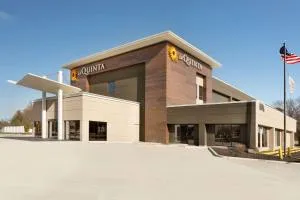 La Quinta Inn & Suites by Wyndham St Louis Route 66 - Mattese