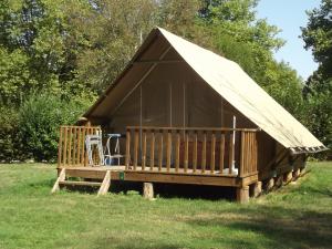 Campings Camping le Nid du Parc : Tente en Bois - Non remboursable