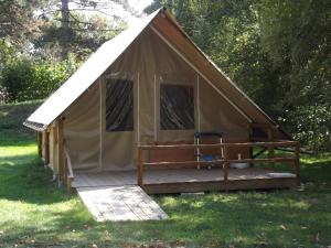 Campings Camping le Nid du Parc : Tente en Bois - Non remboursable