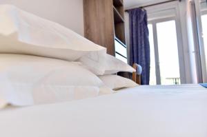 Hotels Domaine de Lacave : Chambre Double avec Salle de Bains Privative