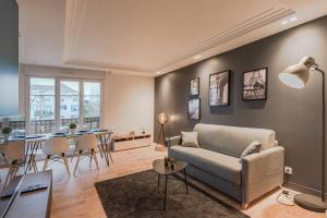 Arty Paris apartment Disneyland