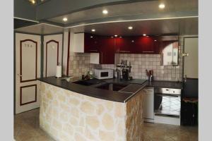 Studio mezzanine en résidence avec piscine au village