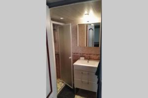 Studio mezzanine en résidence avec piscine au village