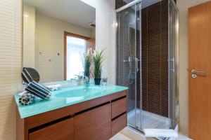 Privilege Apartment Naessens with Rooftop Pool, Village Marina - Olhão