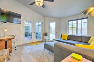 Casita 11 Mi to Dtwn: Pool, Spa, Hiking, Views