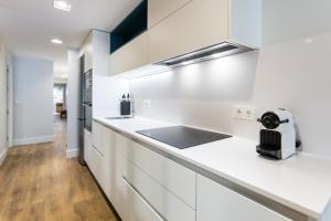 ELEVEN Real de la Carretería, by Homing U