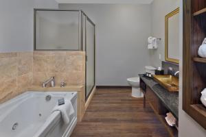 Deluxe Double Room room in Scholar Hotel Morgantown