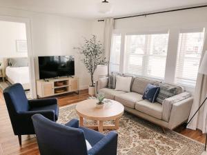 Three-Bedroom House room in Revived Schoolhouse near Downtown and UT Campus