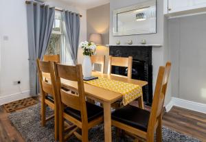 Five-Bedroom House room in Muncaster Cottages