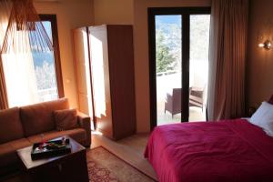 Junior Suite with Fireplace and Forest View