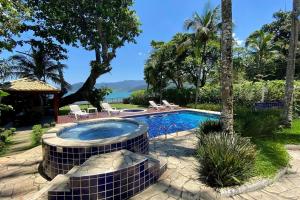 Magnífica casa pé na areia 4 suítes c ar e piscina