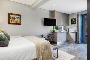 Solar Powered Camps Bay Sea View Apartment