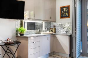 Solar Powered Camps Bay Sea View Apartment