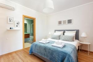 Privilege Apartment Les Mouettes with Rooftop Pool, Village Marina - Olhão