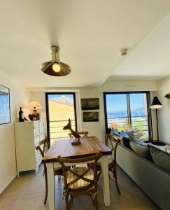 Appartements Cote Plage pied dans l'eau vue mer : photos des chambres