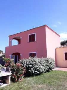 casa rosa nel residence mirice con piscina ,wifi,climatizzatore - vicino al mare - 阿列恩图